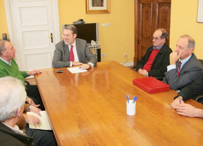  El delegado del Gobierno se reune con la Cofradía de Pescadores de Cantabria