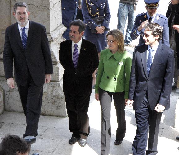  La ministra de Defensa presenta en Santander los actos del Día de las Fuerzas Armadas 2009