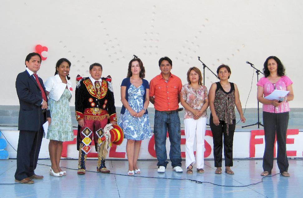  Carmen Martín se suma a la fiesta nacional de Perú junto a los colectivos de inmigrantes de este país en Santander