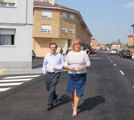 La alcaldesa de Torrelavega, Blanca Rosa Gómez Morante, visita las obras