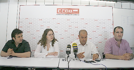 En la fotografía, Esteban Ferrer, Laura Lombilla (CC OO), Raúl Liaño (CC OO) y Juan Carlos Revuelta