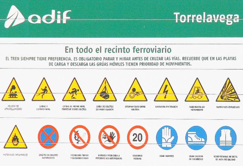 Carteles advierten de "materiales explosivos" y "materiales inflamables"