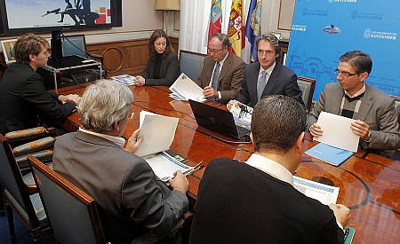  Alcaldía y oposición se reúnen para tratar el PGOU