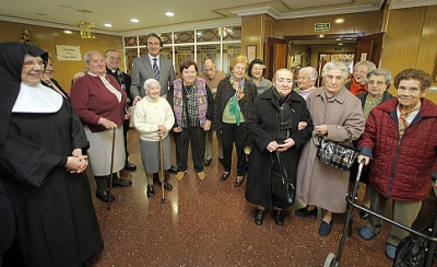  El alcalde visitó la residencia para la tercera edad «Santa Lucía»