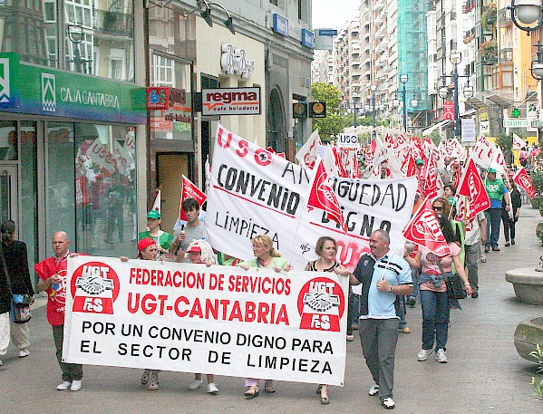 Varios centenares de trabajadores del sector limpieza se manifiestan por Santander