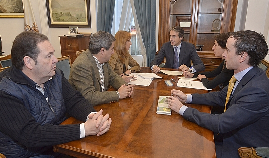  El alcalde se reúne con una asociación de trabajadores autónomos