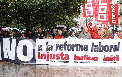 Miles de cántabros han expresado en la calle su rechazo a las reformas y recortes