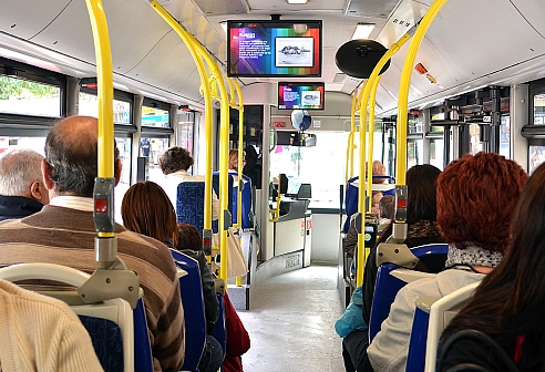  Las pantallas de los autobuses urbanos proyectarán vídeos sobre emprendedores