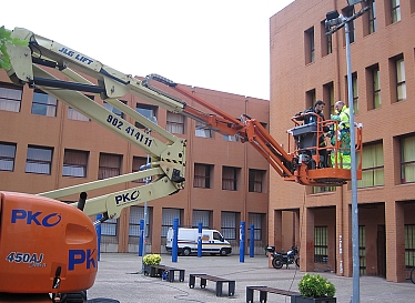 Reformado el alumbrado exterior del campus de Las Llamas para ahorrar energía