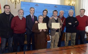  Obra San Martín y a las Operarias Misioneras reciben el cheque de la Gala de Reyes