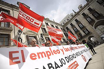 Los sindicatos de Liberbank se concentran en protesta por el ERTE que consideran “desproporcionado”