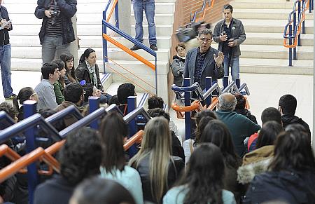 La Universidad de Cantabria saca las “aulas a la calle” para protestar contra los recortes