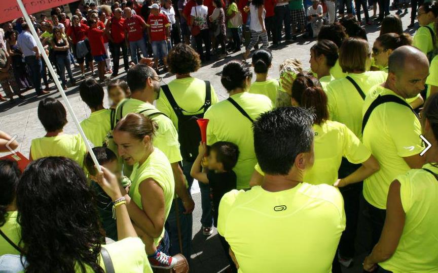 En la imagen de archivo, los trabajadores de Golden Line se concentraron el sábado frente al Ayuntamiento de Torrelavega