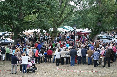 Cientos de personas visitaron la Feria Alimentaria de Valderredible en su sexta edición