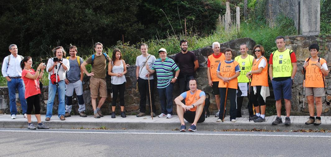 Afectados por las preferentes marchan a pie hasta el Parlamento de Cantabria