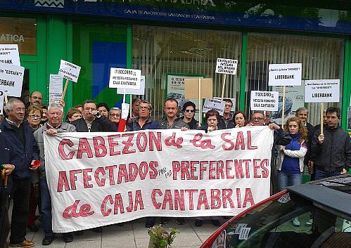 Afectados por preferentes de Caja Cantabria / Liberbank