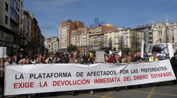 Afectados por preferentes tienen buenas vibraciones con el nuevo fiscal de Cantabria