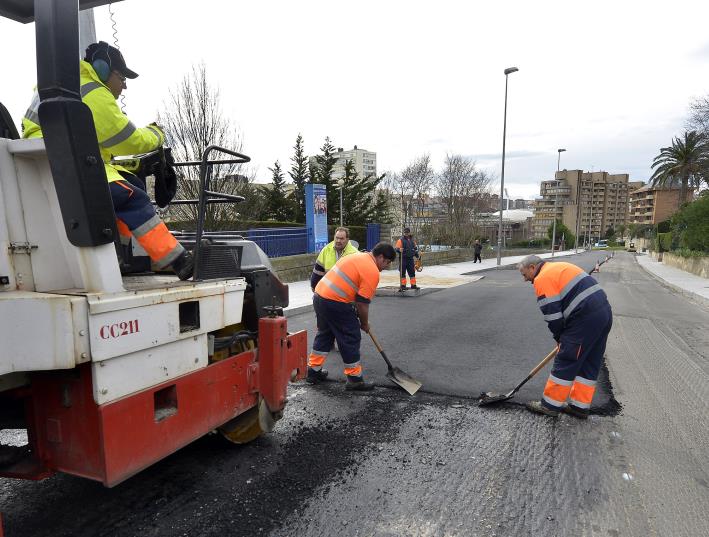  Comienza el asfaltado ecológico de la avenida del faro