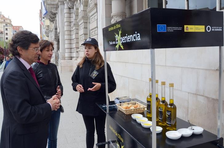  El aceite de oliva se promociona en Santander