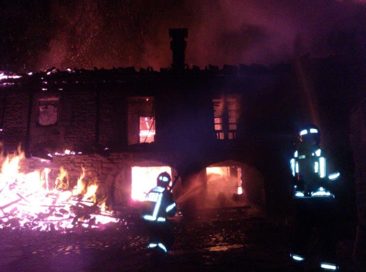  Sofocado el incendio de dos viviendas en Udías