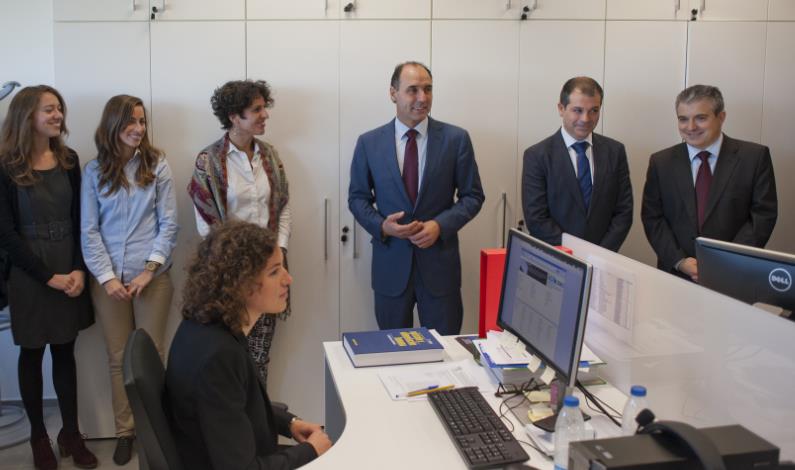  Diego inaugura el edificio de la Universidad Europea del Atlántico