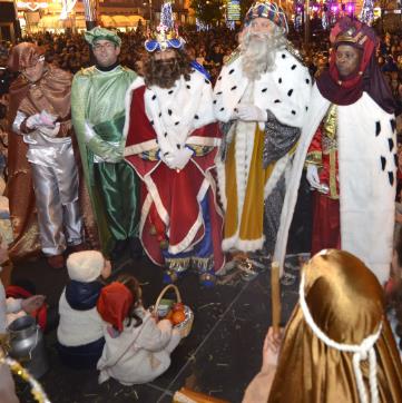  Los Reyes Magos estrenan vestiduras en su regreso a Santander