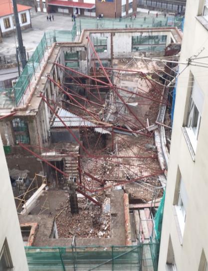  Preocupación en Los Corrales de Buelna por la caída del edificio de las antiguas escuelas