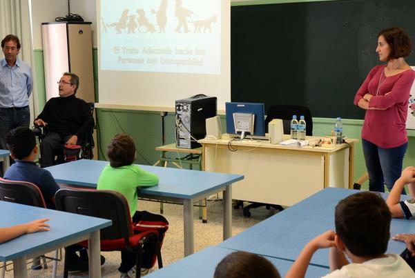  El Ayuntamiento invita a los colegios a participar en ‘El trato adecuado hacia las personas con discapacidad’