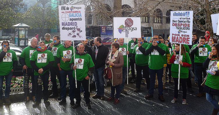 En la imagen de archivo, concentración de trabajadores de TRAGSA ante Delegación del Gobierno el día 15 de enero