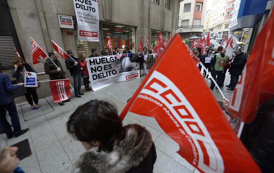 Un centenar de personas se concentran en Santander en apoyo a ‘los 8 de Airbus’