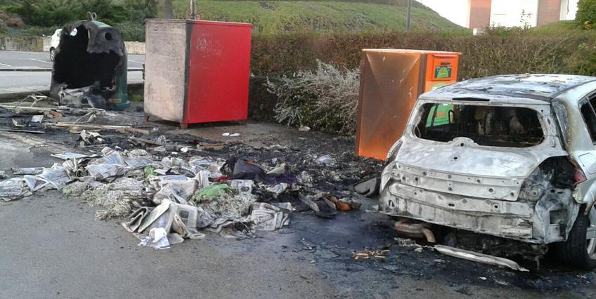 Calcinados un coche y un contenedor en un nuevo incendio en Camargo