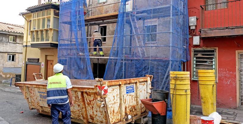  Iniciado el derribo del número 2 de la Travesía de San Matías