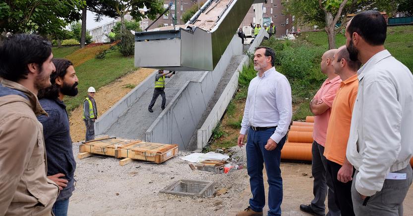  Instalados los cuatro primeros tramos de escaleras mecánicas para conectar el campus universitario con General Dávila