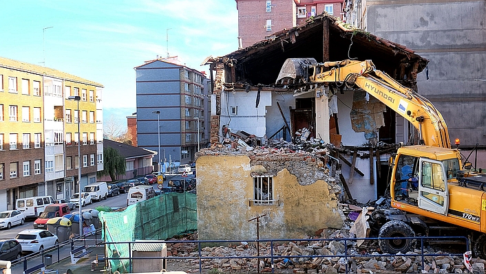  Derribado por ruina el número 81 de la calle Fernando de los Ríos