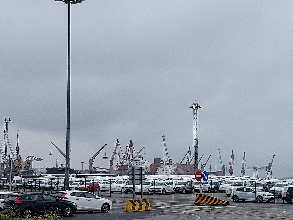 La huelga de los estibadores paraliza por segundo día consecutivo el Puerto de Santander