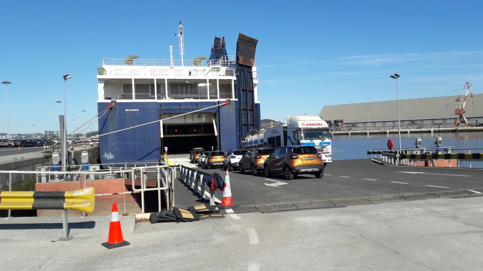 El Comité asegura que la huelga de la estiba 'paraliza' la actividad del Puerto de Santander desde la primera hora de paro