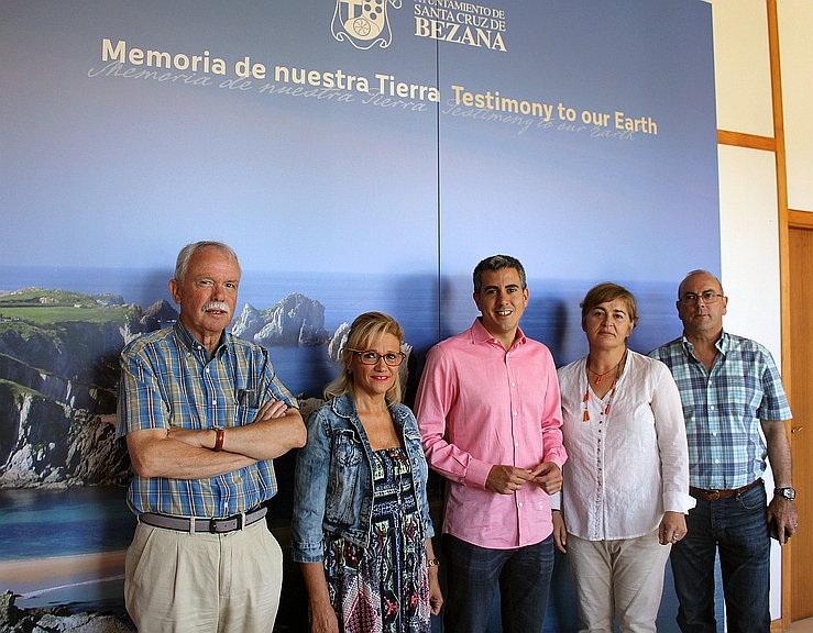 Investigadora define las costas de Cantabria como “un libro de Geología en vivo y en directo” - José Ramón Díaz, Milagros Bárcena, Pablo Zuloaga, Viola Bruschi y Manuel Pérez