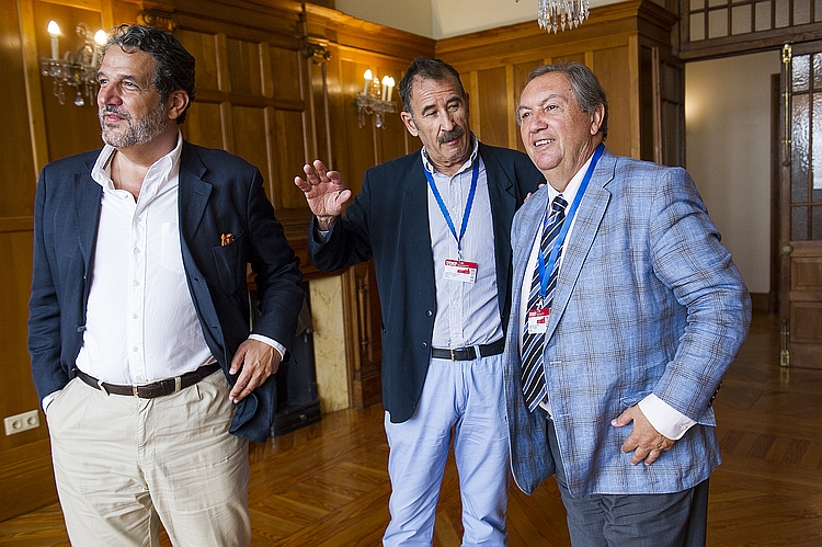 En la fotografía aparecen de izquierda a derecha: el diseñador industrial, Antonio Monturiol Jalón, el secretario General de la Oficina Española de Patentes y Marcas (OEPM), Ángel Sastre y el catedrático de Derecho Mercantil de la Universidad de Alcalá de Henares, José Manuel Otero. Crédito fotografías: UIMP 2017/Juan Manuel Serrano