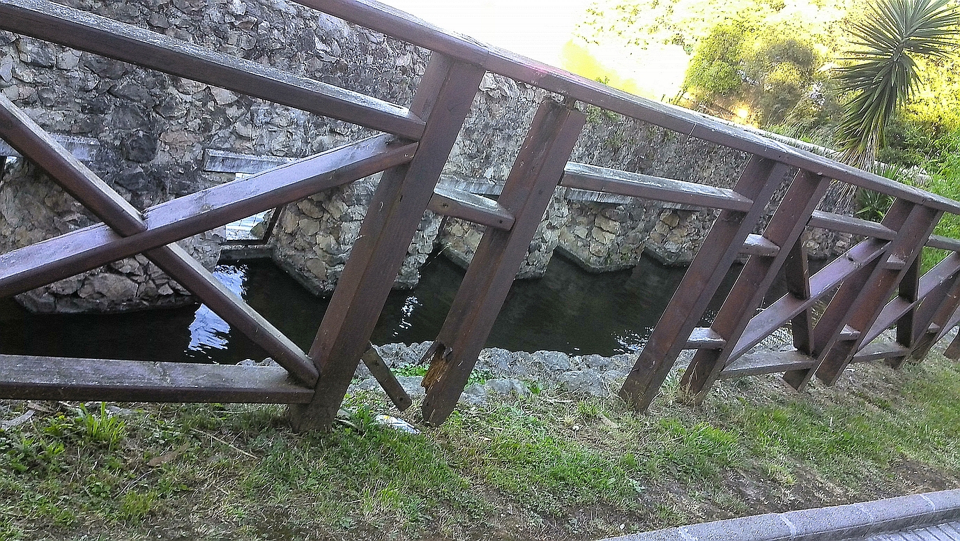 Ciudadanos denuncia el deterioro del cercado del estanque de La Cantábrica