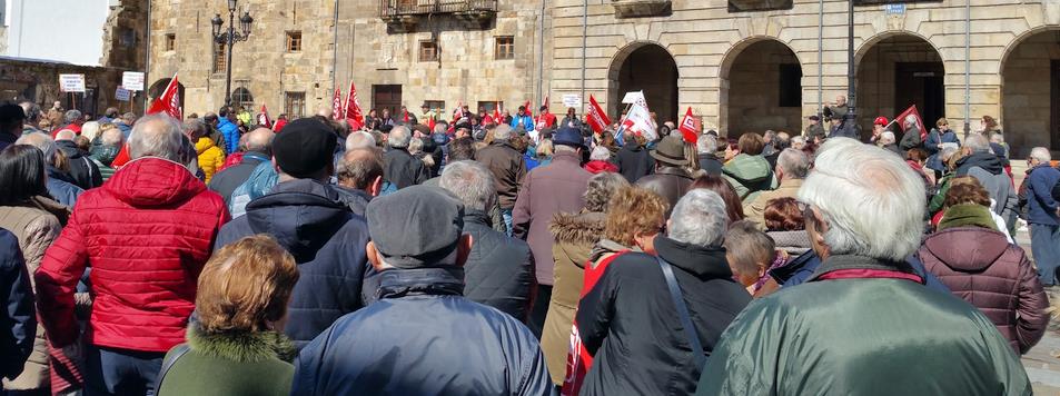 Mil personas se concentran en Reinosa por unas pensiones dignas