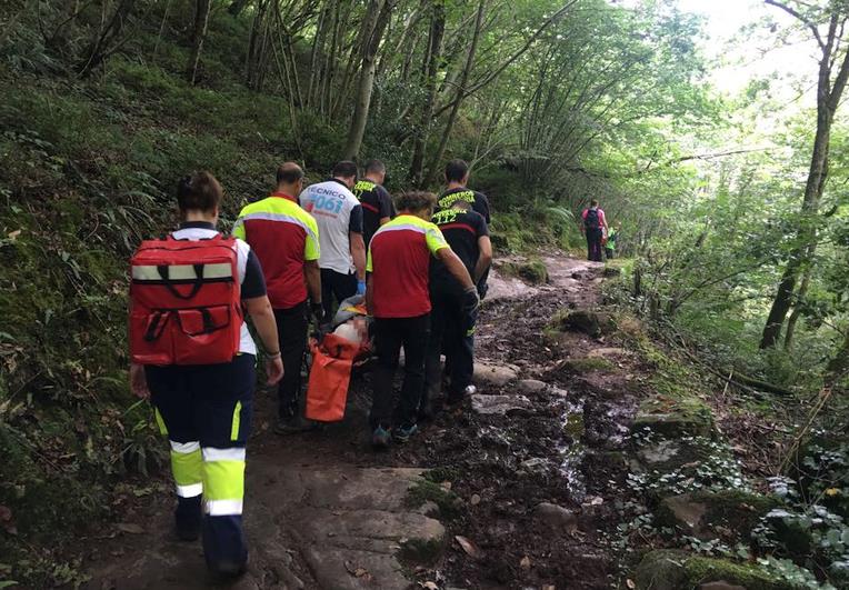 Rescatado un senderista herido en Vega de Pas