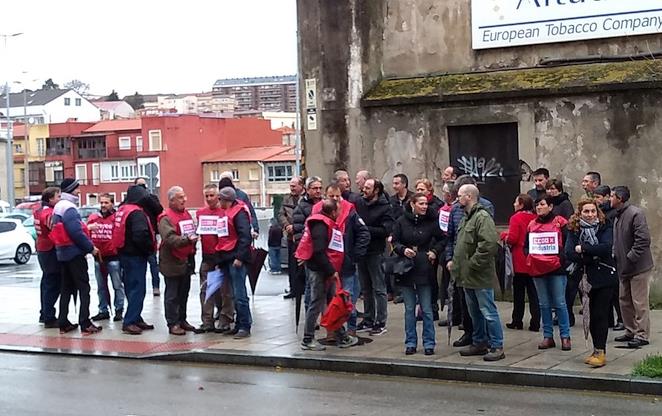 La plantilla de Fundinorte se concentra frente al Parlamento ante el “olvido y maltrato” del Gobierno