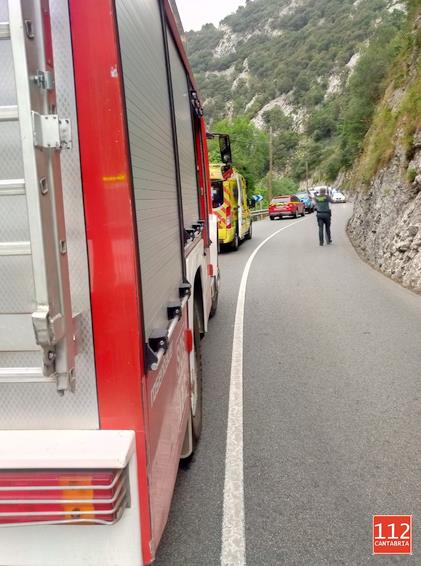 Herido grave un motorista tras una caída en el Desfiladero de la Hermida