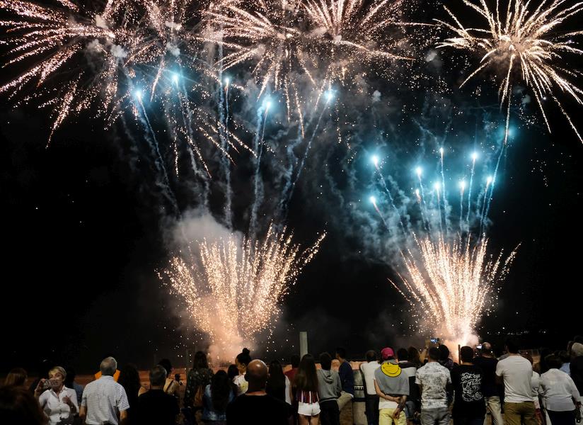 La Primera Playa del Sardinero acoge hoy los fuegos artificiales de los Baños de Ola - En la imagen, los fuegos del año 2018