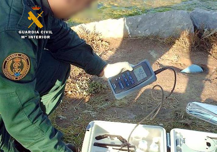 La Guardia Civil detecta un posible vertido en la Ría de San Juan de la Canal