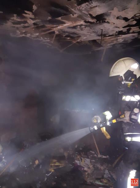 Bomberos de Emergencias Cantabria 112 extinguen un incendio en una vivienda en Requejo (Campoo en Enmedio)