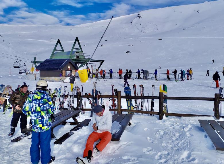 Más de 2.000 personas estrenan la nueva temporada de esquí de la estación de Alto Campoo