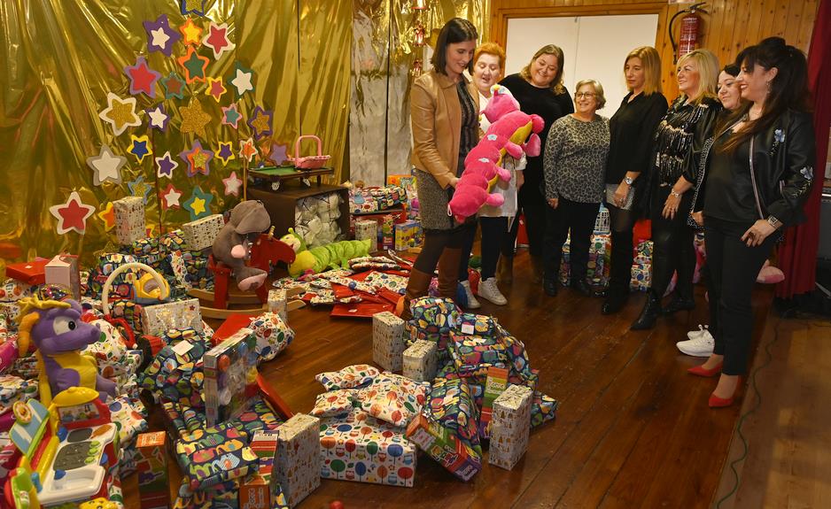  El Ayuntamiento colabora con los vecinos de La Encina en la recogida de juguetes para familias necesitadas