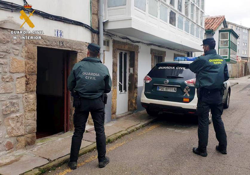 La Guardia Civil auxilia en Reinosa a una familia intoxicada por CO2