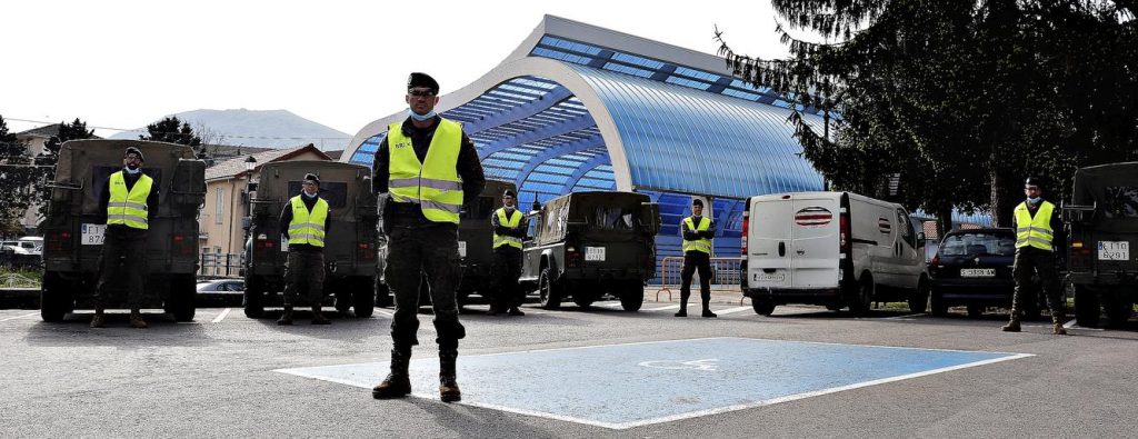 En las imágenes Solares y Santander (Cuatro Caminos) El Ejército vigila zonas e infraestructuras críticas en Santander y Solares